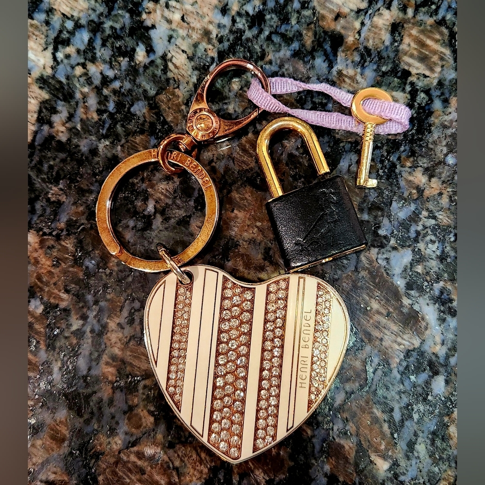Henri bendel disturbed hatbox wheelie with hb heart keychain purse charm - Picture 3 of 12